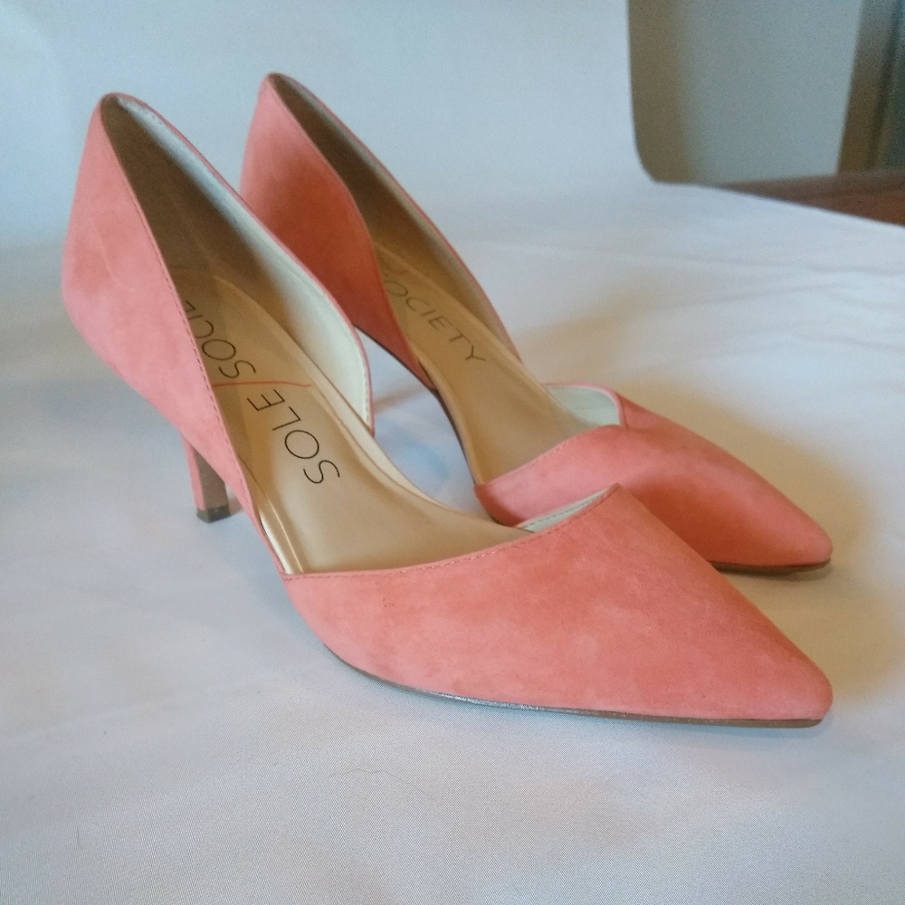 Suede Pumps